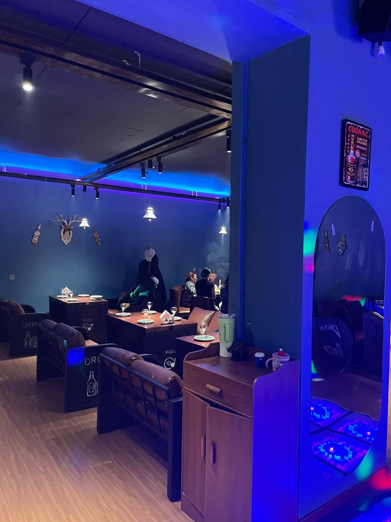 新装修的酒吧出兑